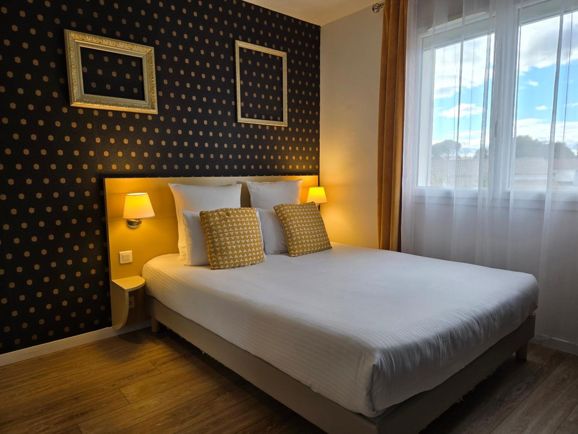 Hotel Le Saint-Genies Uzes Exterior photo
