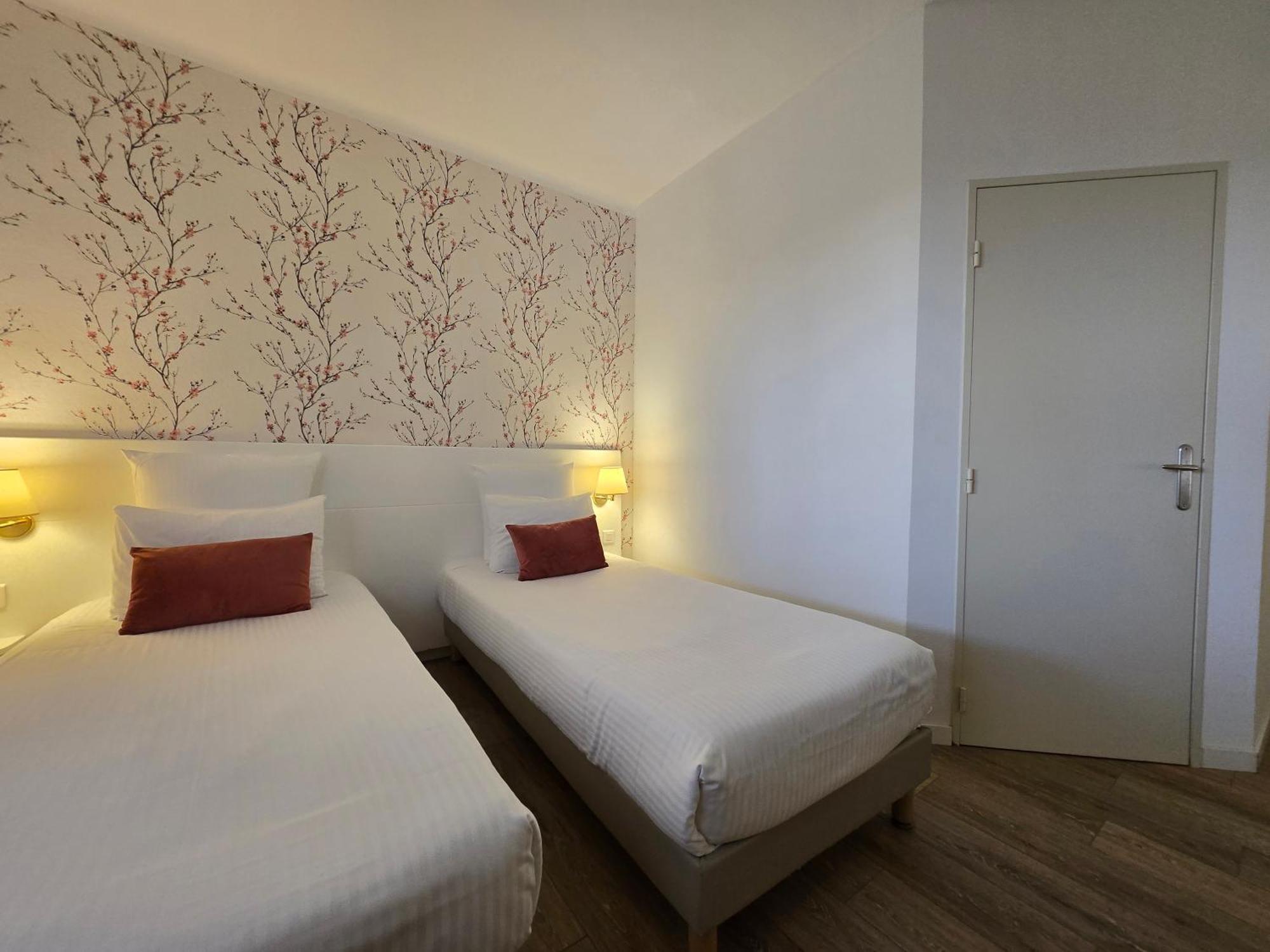 Hotel Le Saint-Genies Uzes Exterior photo