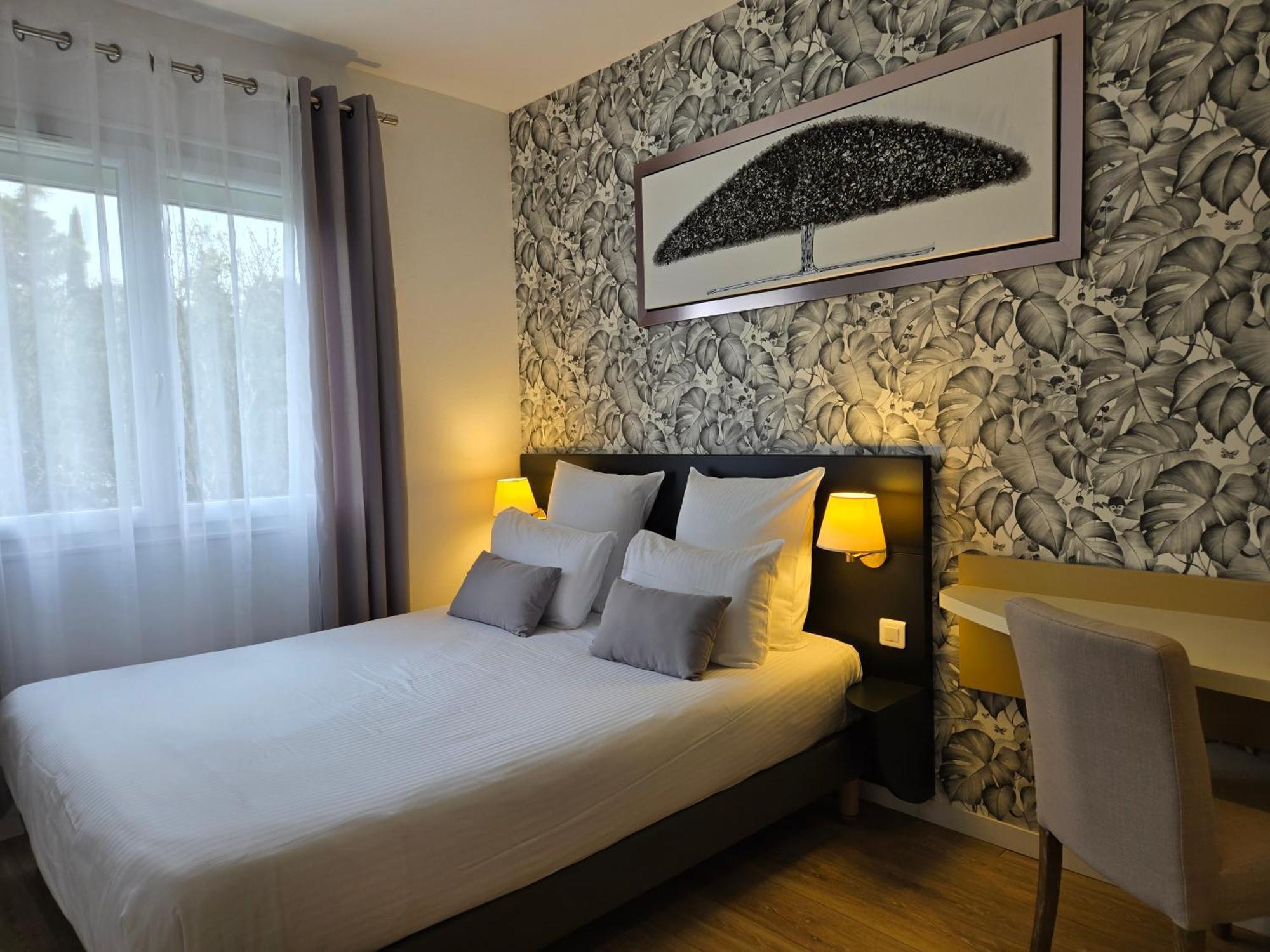 Hotel Le Saint-Genies Uzes Exterior photo