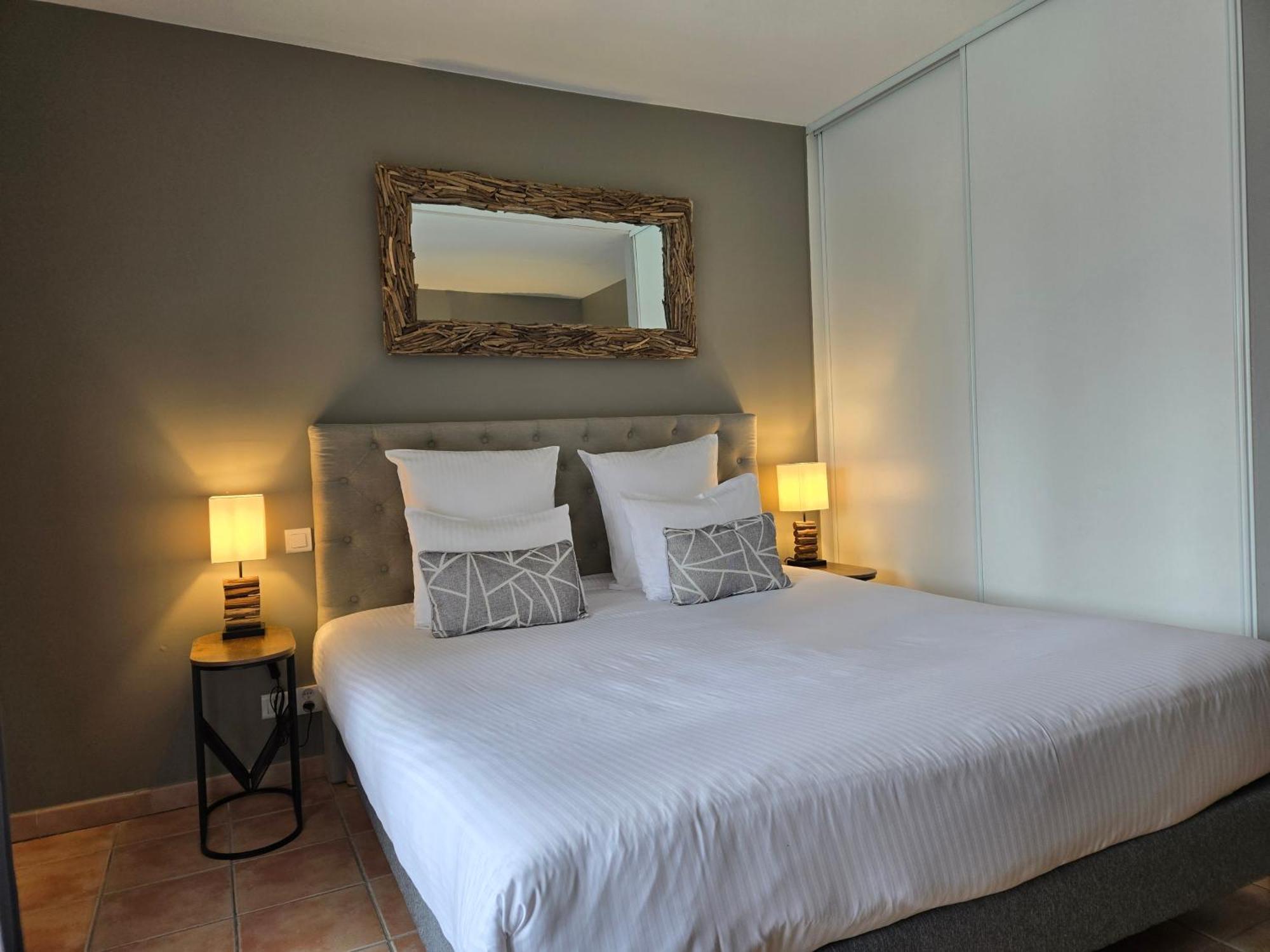 Hotel Le Saint-Genies Uzes Exterior photo
